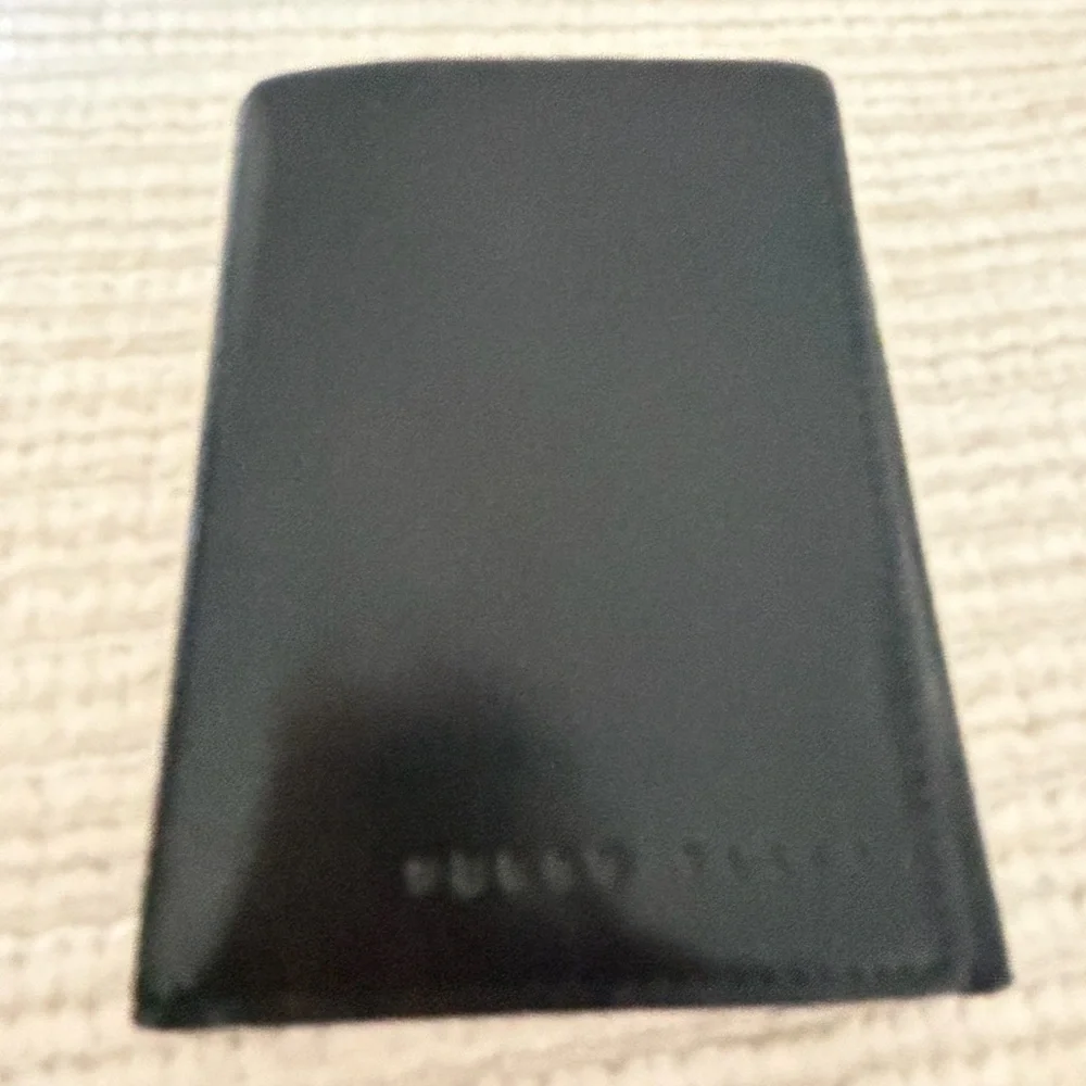 Perry Ellis EUC Black Leather Trifold Wallet 4x3.5